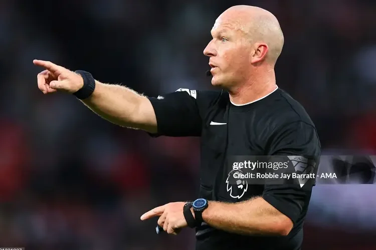 Trọng tài mắc nợ Wolverhampton mùa trước điều khiển trận sinh tử với Ipswich