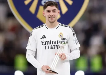 Valverde vui vẻ dù phải nhận Quả bóng bạc lần thứ 3 trong đời