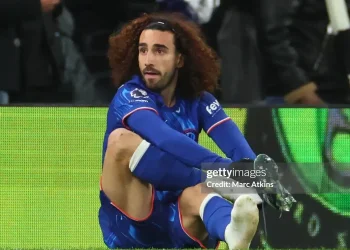 Chuyện về đôi giày của Cucurella