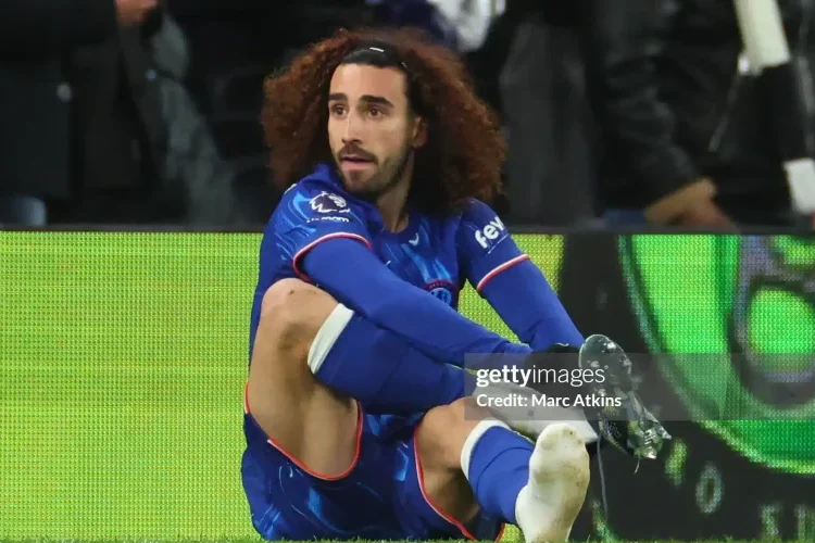 Chuyện về đôi giày của Cucurella