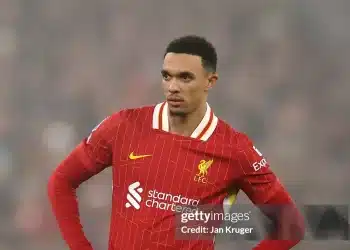 Ngã rẽ đầy cạm bẫy chờ Alexander-Arnold