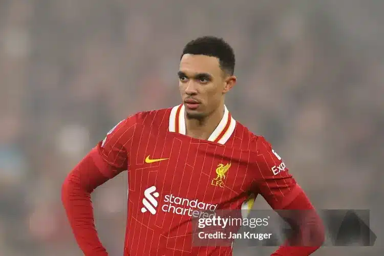 Ngã rẽ đầy cạm bẫy chờ Alexander-Arnold