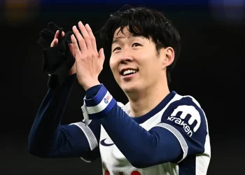Son Heung-min đau đớn sau trận thua tan nát trước Liverpool