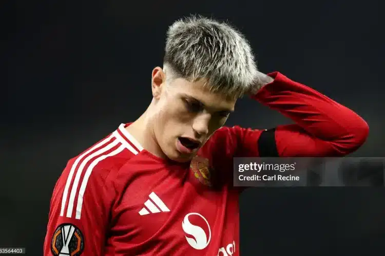 Vì sao Garnacho liên tục ngồi dự bị tại Manchester United?