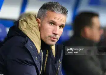 Van Persie bị đe dọa tương lai ở Heerenveen