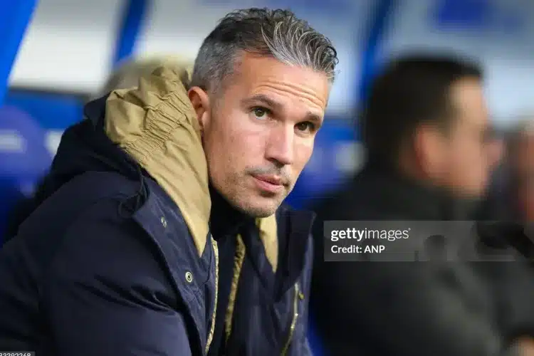 Van Persie bị đe dọa tương lai ở Heerenveen