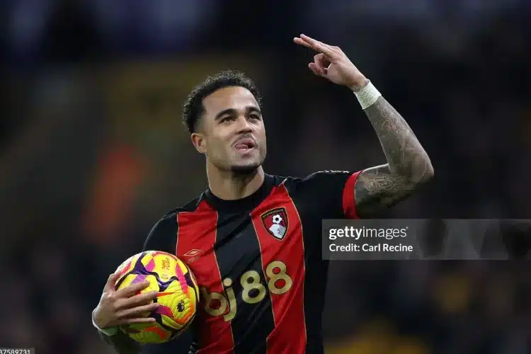 Con trai Kluivert gây sốt