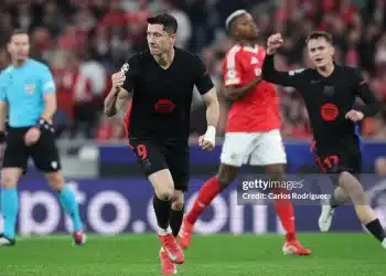 Lewandowski san bằng kỷ lục của Ronaldo