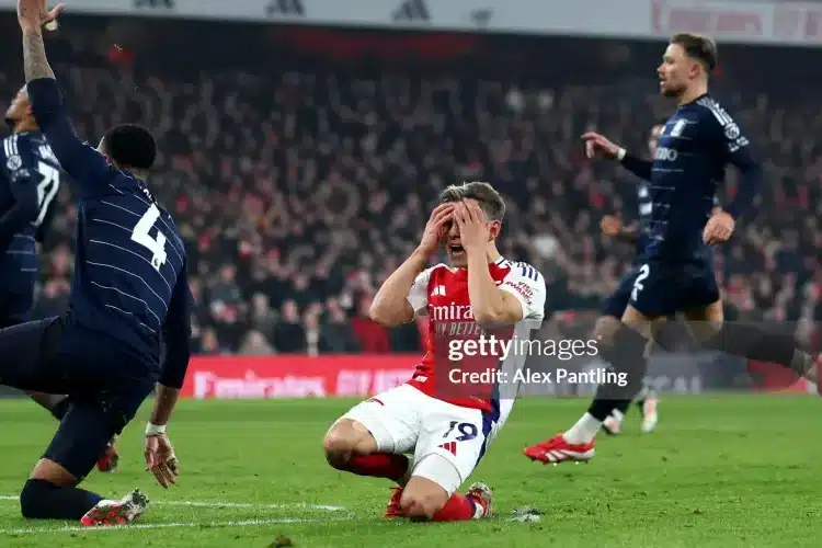 Arsenal còn cơ hội vô địch Ngoại hạng Anh không?