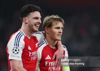 Arsenal gặp khó ở phiên chợ đông