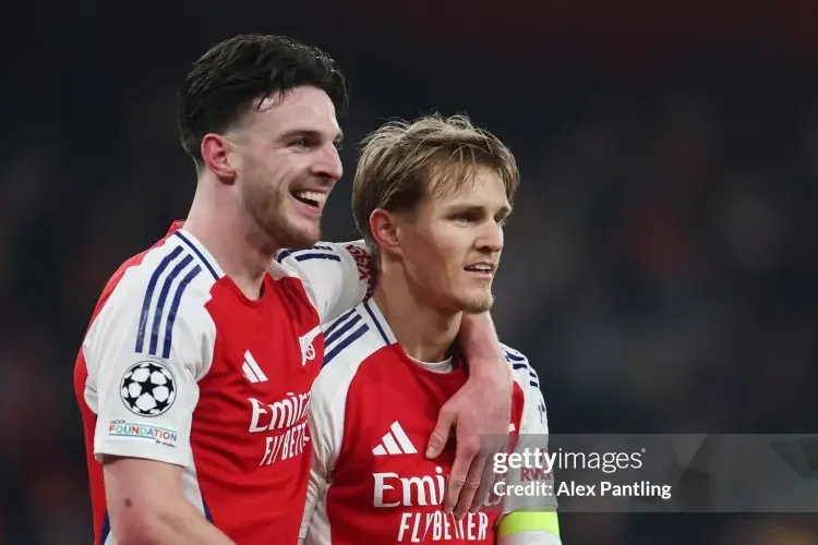 Arsenal gặp khó ở phiên chợ đông