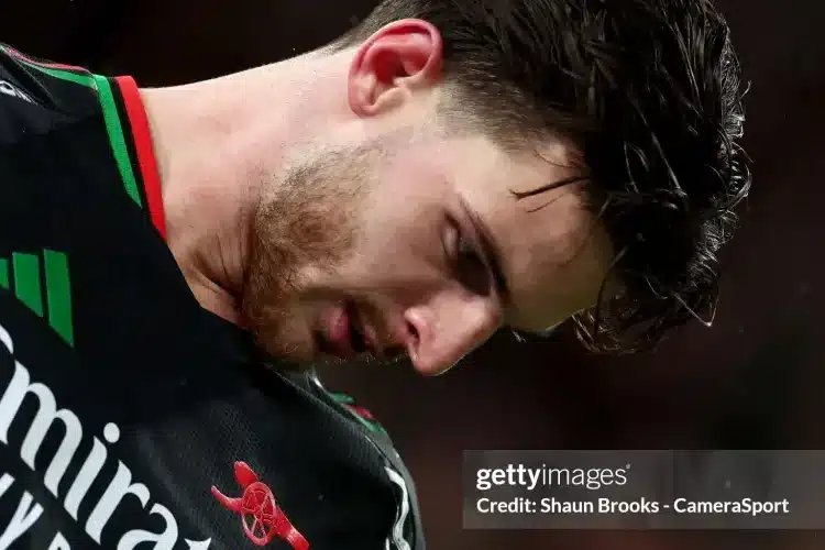 Arsenal cứ đá thế này đừng mơ vô địch