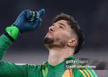 Bayindir nói gì khi giúp MU hạ Arsenal?