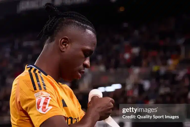 Vinicius tự làm hoen ố chính mình