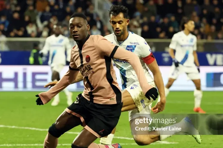 Vụ Kolo Muani tới MU ngã ngũ