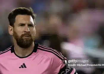 Messi lỡ cơ hội làm nên lịch sử