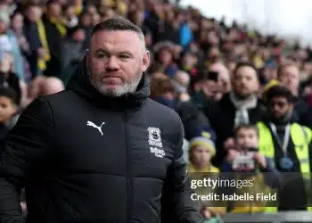 Rooney sang Dubai làm việc