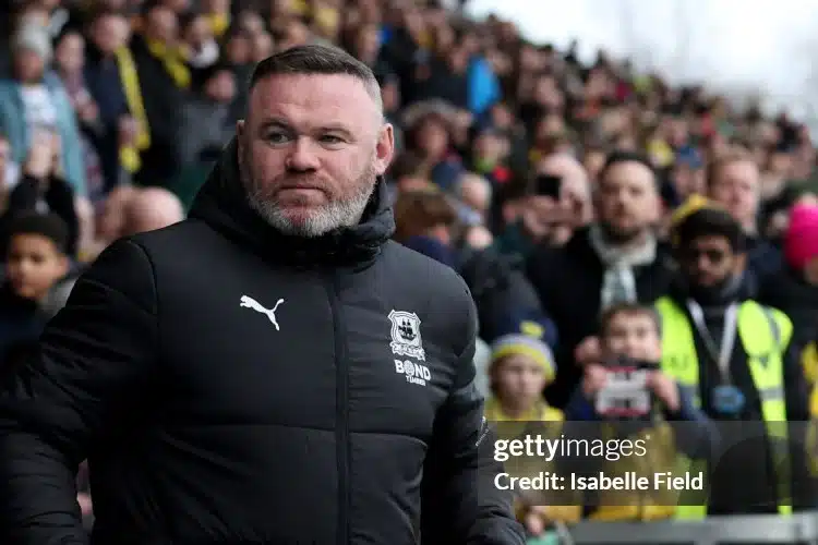 Rooney sang Dubai làm việc