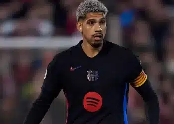 Ronald Araujo đòi rời Barcelona