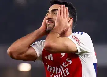 Arsenal hòa đáng tiếc, cơ hội vô địch Premier League ngày càng xa vời