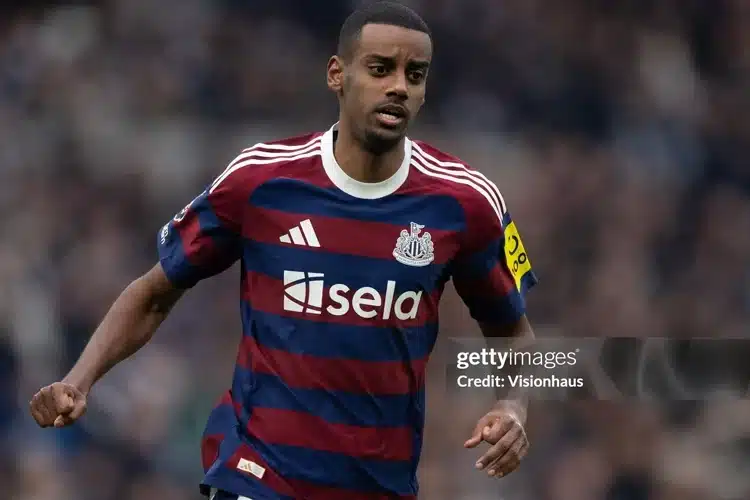 Arteta dành lời khen cho Isak, Arsenal đối mặt với bài toán lực lượng