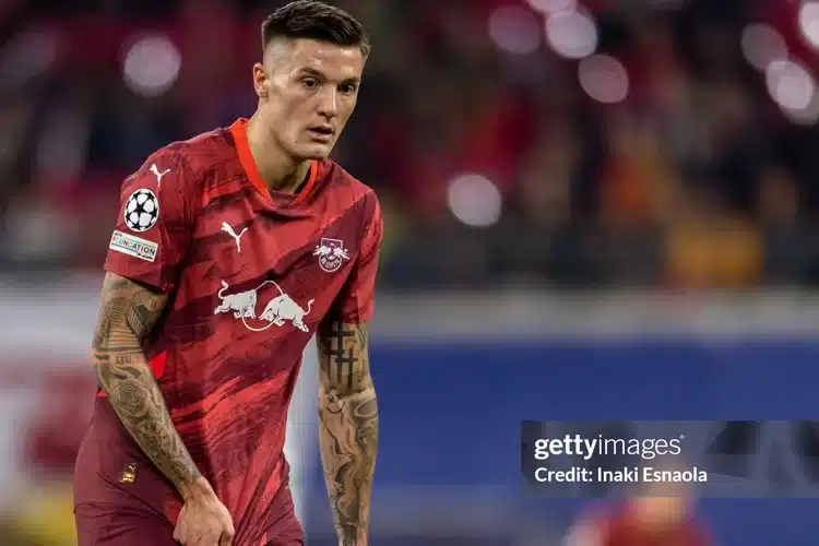 HLV Leipzig dập tắt hy vọng của Arsenal