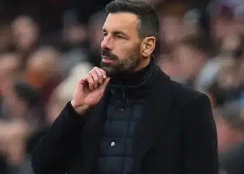 Van Nistelrooy bất lực, Leicester chìm sâu trong khủng hoảng