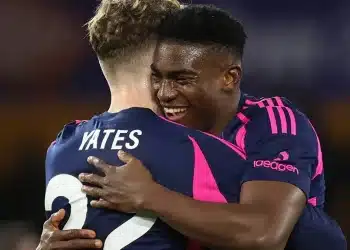 Wolves bị Nottingham nhấn chìm