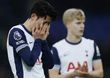 Tottenham vỡ vụn trước Everton