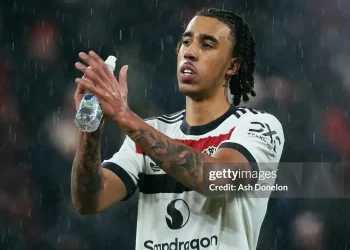 Leny Yoro và những nỗ lực hòa nhập tại Manchester United