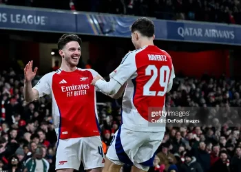 Arsenal đại thắng đội quân của Canavaro, cách vòng 1/8 chỉ một bước chân