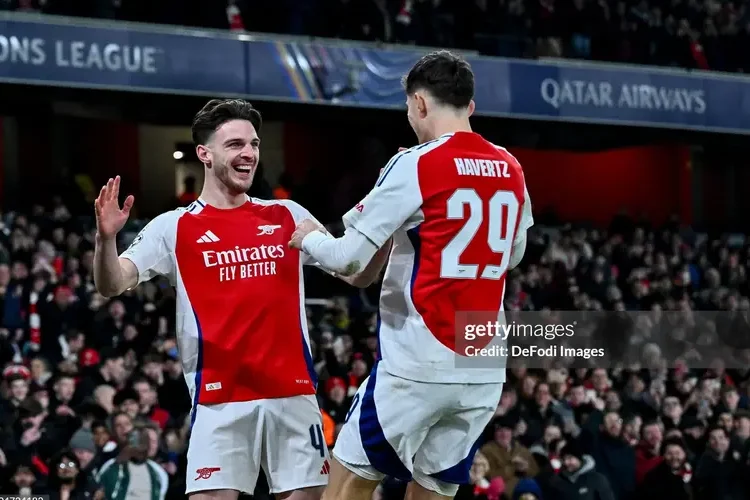 Arsenal đại thắng đội quân của Canavaro, cách vòng 1/8 chỉ một bước chân