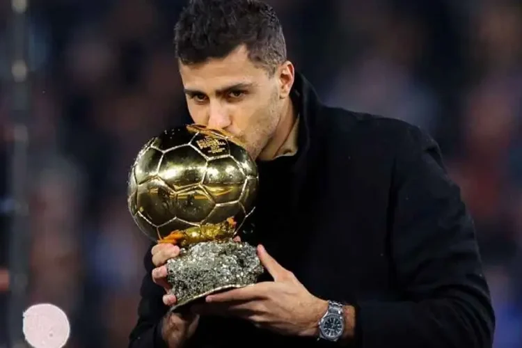 Rodri khẩu chiến với Ronaldo về Quả bóng vàng