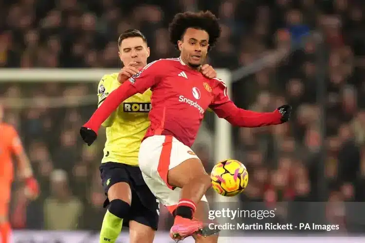 Rõ phán quyết dành cho Zirkzee sau màn ăn mừng phản cảm