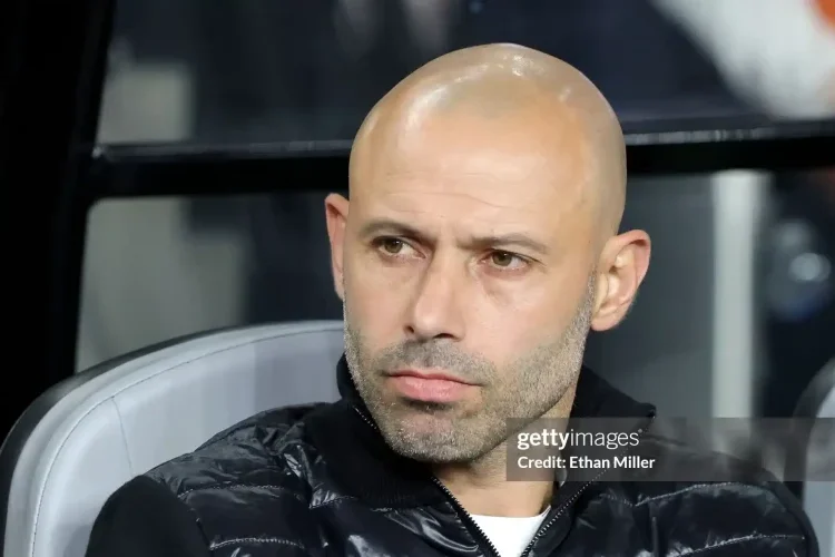 Mascherano phản bác quan điểm của Ronaldo