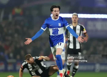 FA Cup và cuộc tranh cãi về VAR