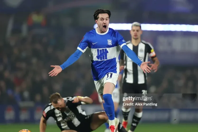 FA Cup và cuộc tranh cãi về VAR