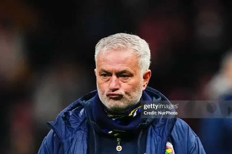 Mourinho sẵn sàng phản công với Galatasaray