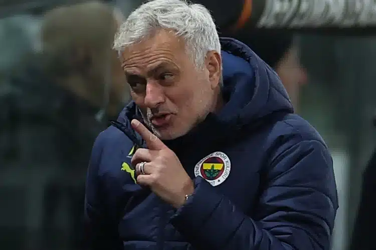 Giải Thổ Nhĩ Kỳ xuống nước với Mourinho