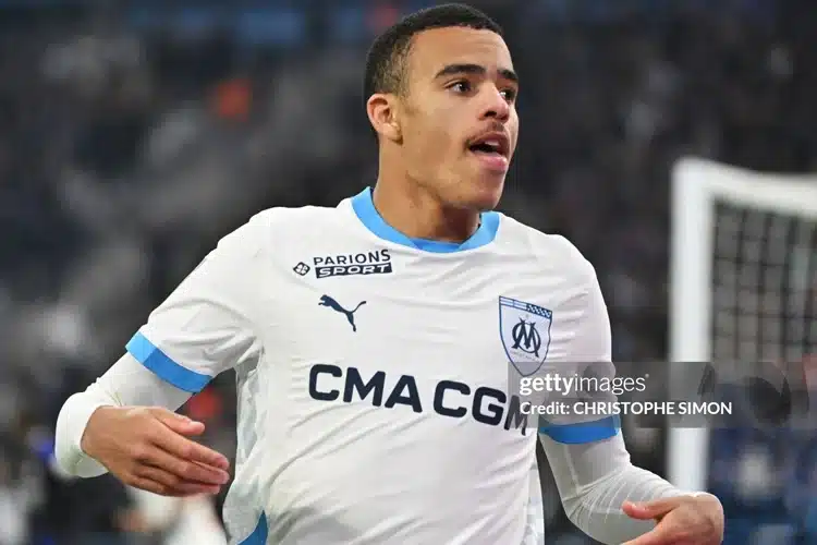 Greenwood sánh vai huyền thoại Drogba