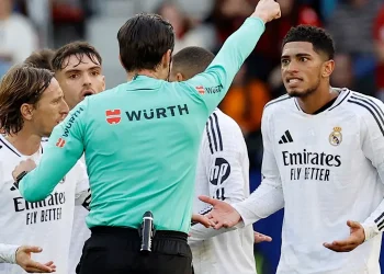 Lời khuyên của Ronaldo cho Bellingham sau vụ lùm xùm thẻ đỏ