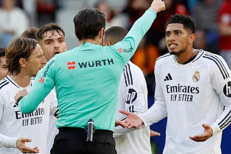 Lời khuyên của Ronaldo cho Bellingham sau vụ lùm xùm thẻ đỏ