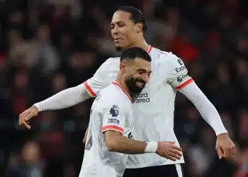 Cuộc đua vô địch Ngoại hạng Anh nóng bỏng: Siêu máy tính chốt ngôi vương