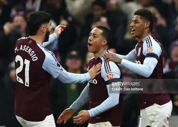 Aston Villa đối mặt với án phạt nặng vì quỹ lương phình to