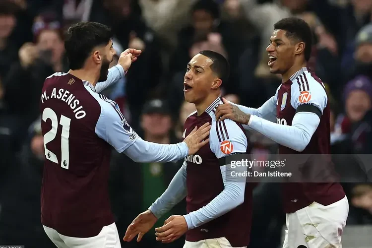 Aston Villa đối mặt với án phạt nặng vì quỹ lương phình to