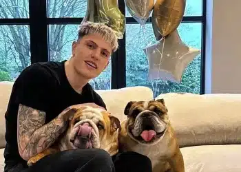 Cái kết có hậu cho người tìm thấy 2 chú chó của Garnacho