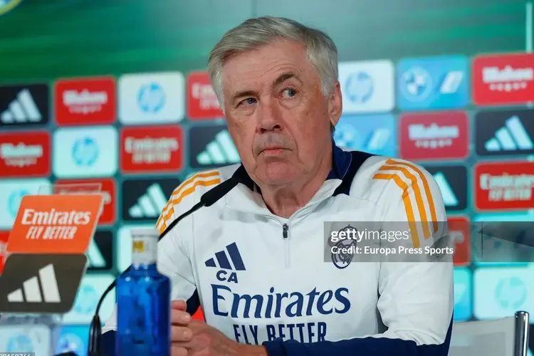 HLV Ancelotti không giỏi công nghệ nên miễn nhiễm mạng xã hội