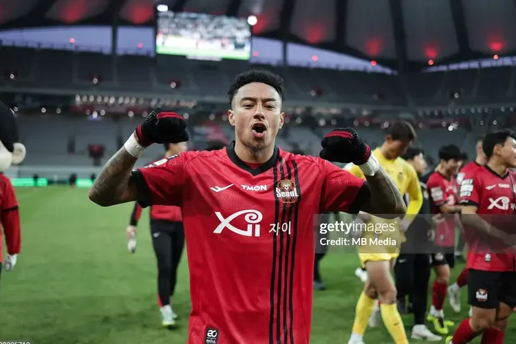 Lingard thực hiện pha ăn mừng ‘cồng kềnh’ tại Hàn Quốc