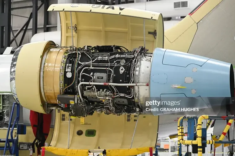 Máy bay của Ronaldo gặp sự cố kỹ thuật