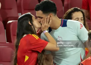 Merino ghi bàn để lập công chuộc tội với… vợ